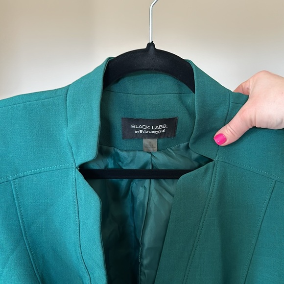 ✨ Dark Green Blazer ✨ - Picture 2 of 2